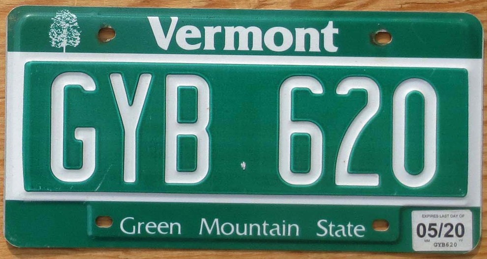Modern Vermont standard plate with Green Mountain State slogan